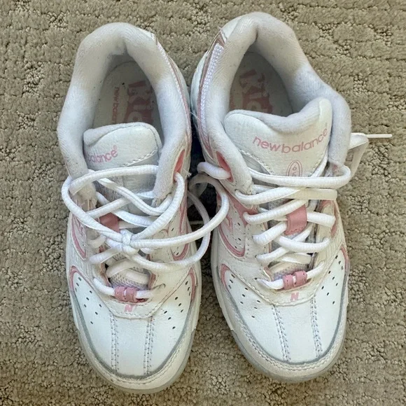New Balance Girls Tennis Shoes.White&Pink- size 13 1/2 kids- non-marking sole. - Picture 2 of 8